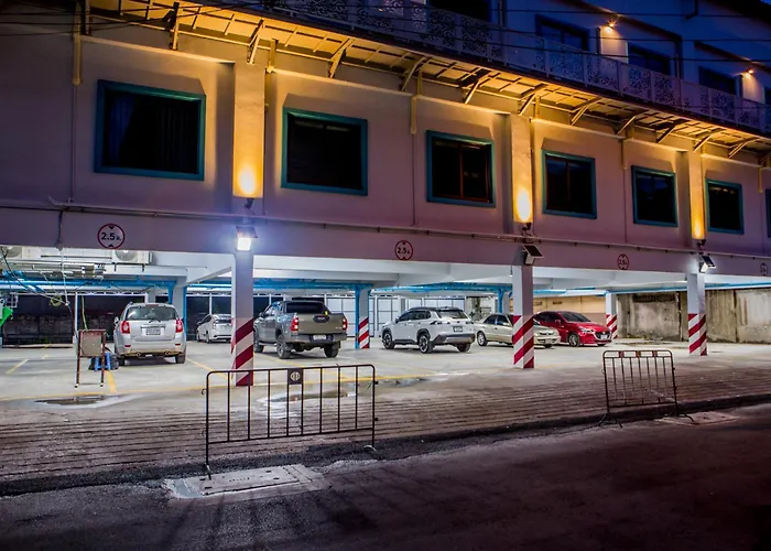 Nouriva Place Hotel